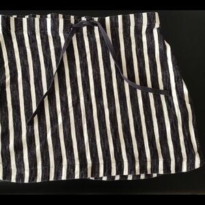 Gap XS Petite stripped Black & White Mini Skirt  EXCELLENT CONDITION